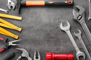 Grunge arka plan üzerinde araçlar kümesi. Babalar günü kavramı