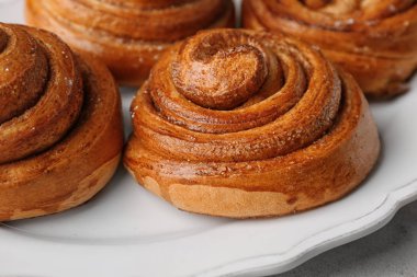 Tatlı tarçın ile plaka rulo, portre