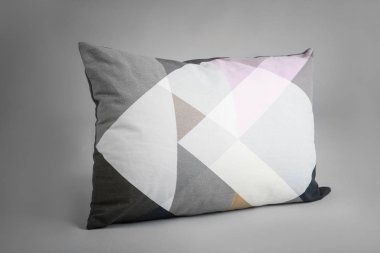 Açık renkli yumuşak yastık