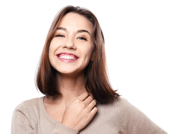 Smuk smilende kvinde på hvid baggrund - Stock-foto