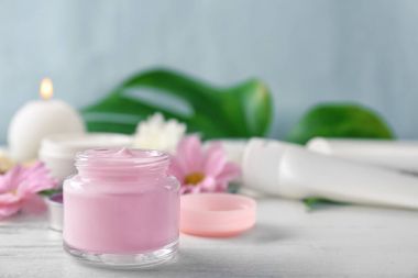 Vücut kremi tablo ile jar