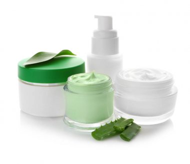 Vücut bakım ürünleri beyaz arka plan üzerinde kümesi