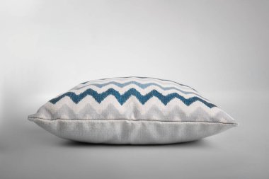 Açık renkli yumuşak yastık