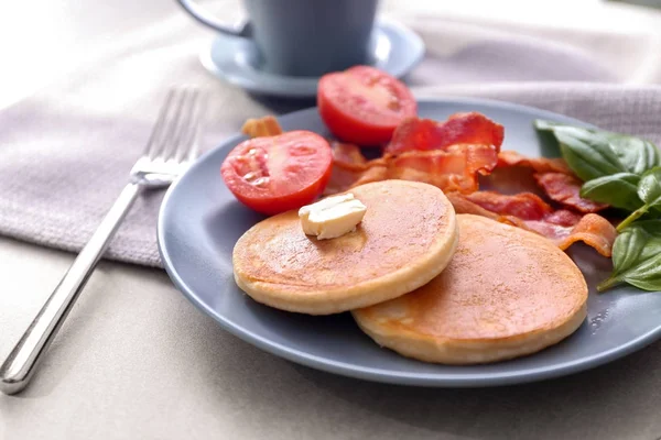 Tasty breakfast with pancakes, bacon and tomato on plate — Stock Photo, Image