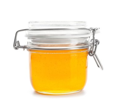 Beyaz arka plan üzerinde aromatik bal ile jar