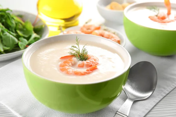 Cuenco Con Deliciosa Sopa Crema Camarones Mesa Primer Plano — Foto de Stock