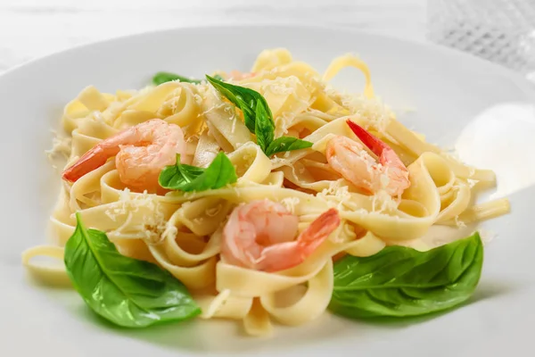 Tasty Pasta Shrimps Grated Cheese Plate Closeup — Stock Photo, Image