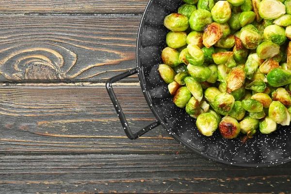 Frying Pan Roasted Brussel Sprouts Wooden Background — Stock Photo, Image