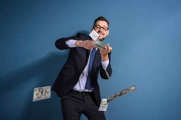 Borsa broker renk arka plan üzerinde para ile — Stok fotoğraf
