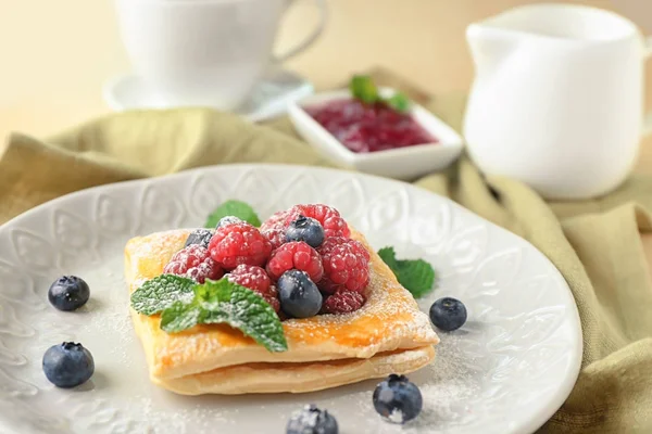 Plate Yummy Berry Puff Pastry Table — Stock Photo, Image