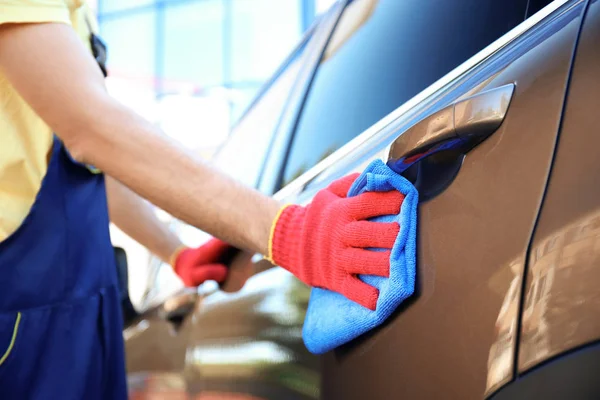 Man Cleaning Car Door Rag Outdoors — Stock Photo, Image