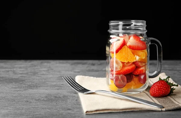 Delicious Fruit Salad Mason Jar Table — Stock Photo, Image