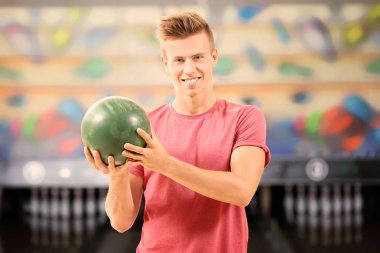 Yakışıklı delikanlı bowling Club