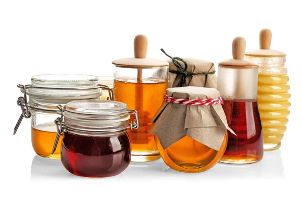 Potten met aromatische honing op witte achtergrond — Stockfoto