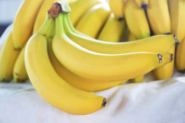 Sayaç üzerinde taze olgun muz