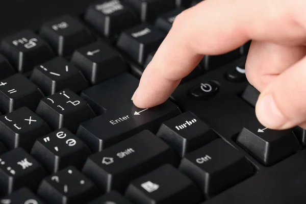 Woman pressing "Enter" button on computer keyboard, closeup — Stock Photo, Image