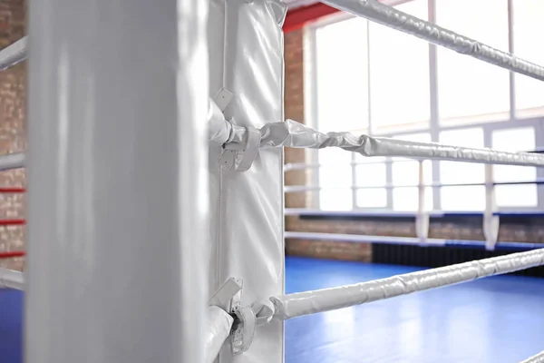 Cordones de boxeo en gimnasio, primer plano — Foto de Stock