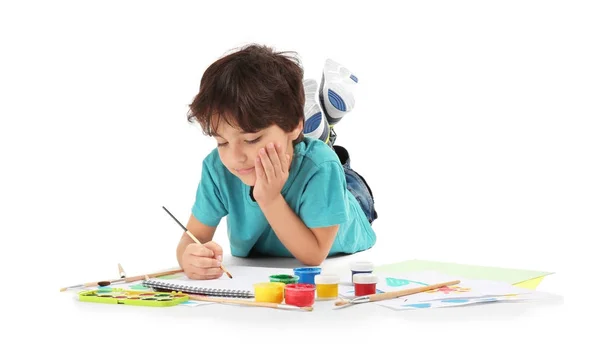 Malý chlapec Malování proti Bílému pozadí — Stock fotografie