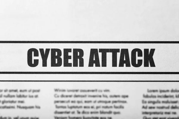 Título "Cyber ataque" em jornal, close-up — Fotografia de Stock