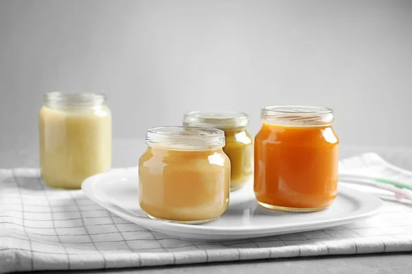 Jars with healthy baby food on table — Stock Photo, Image