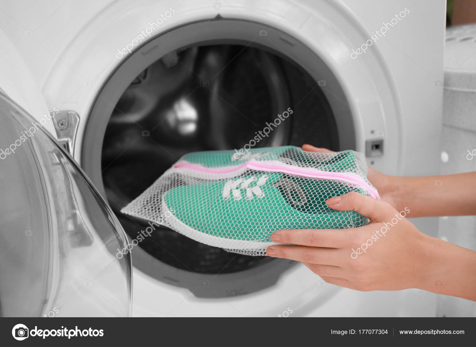 Стирают ли кеды в стиральной машине. Мешок для стирки кроссовок в стиральной машине. Вставка в стиральную машинку для стирки обуви. Стирка кроссовок в стиральной машине. Стирка обуви в стиральной машине.
