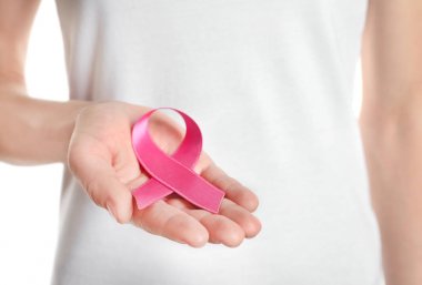 Kadın holding pembe kurdele 