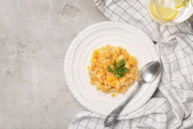 Mısır puding ile plaka 