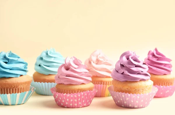 Deliciosos Cupcakes Fundo Cor — Fotografia de Stock