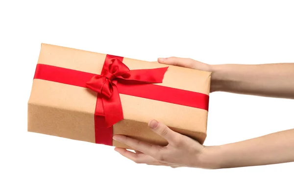 Frau hält Paket-Geschenkbox — Stockfoto