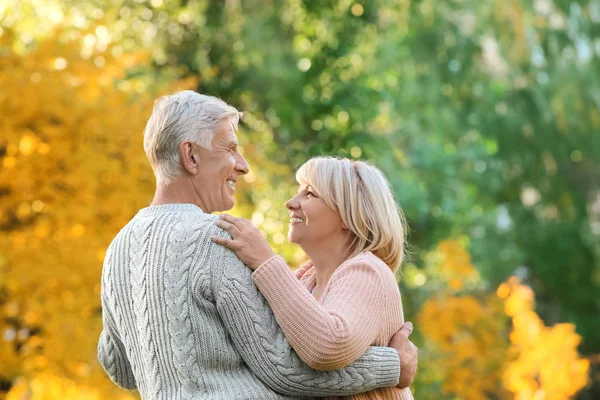 Cute elderly couple dancing in autumn park — Stock Photo, Image