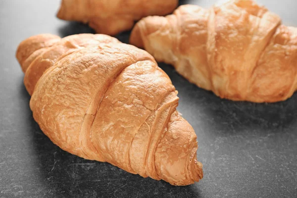 Delicioso Croissant Mesa Primer Plano — Foto de Stock