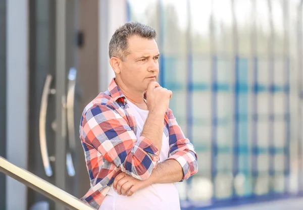 Mature man in casual clothes outdoors — Stock Photo, Image