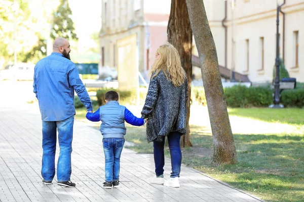 Overweight couple with son in park — Stock Photo, Image