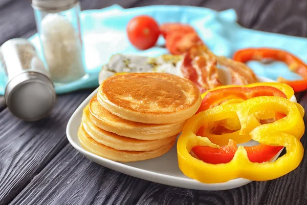 Nefis pankek ve pastırma ile plaka 