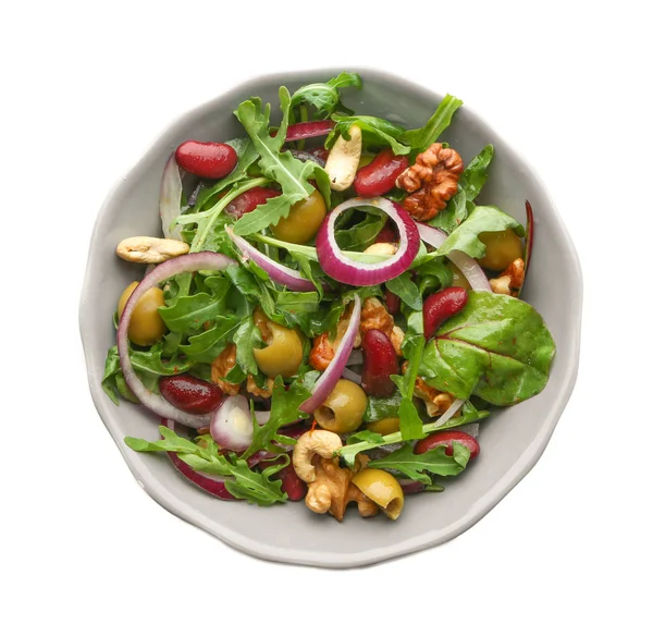 Kom met heerlijke plantaardige salade op witte achtergrond — Stockfoto