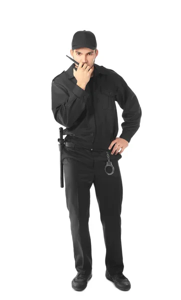 Guardia di sicurezza maschile utilizzando trasmettitore radio portatile su sfondo bianco — Foto Stock