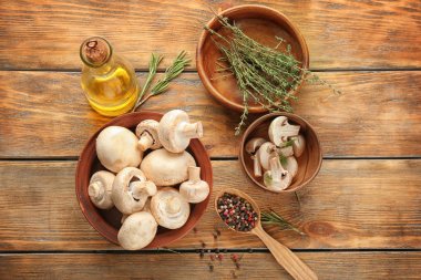 Kase taze champignon mantar ahşap tablo