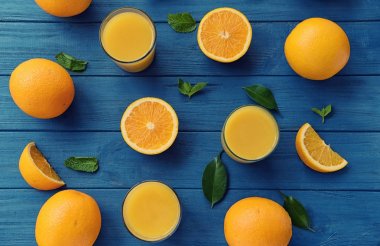 Taze portakal suyu gözlük ile kompozisyon 