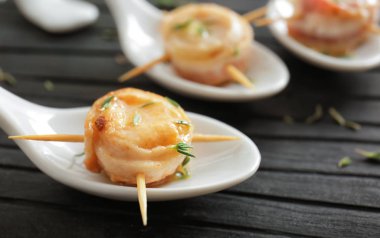 Kaşık pastırma ile sarılmış tarak 