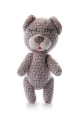 Şirin örgü oyuncak ayı beyaz arka plan üzerinde