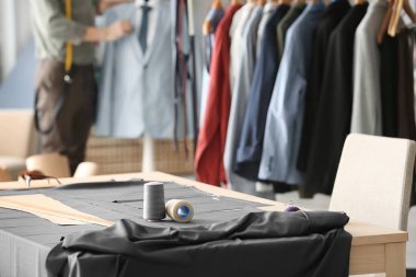 Kumaş ve dikiş ipliği