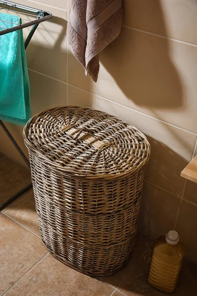 Wicker basket for laundry in bathroom — Stock Photo, Image