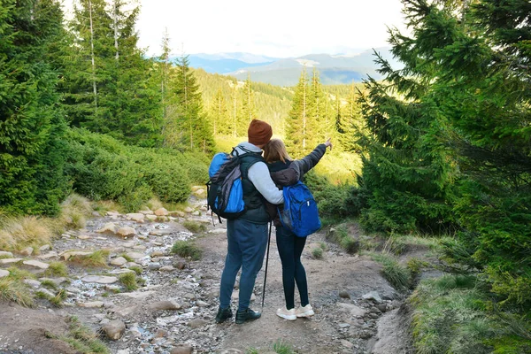 Young lovely couple hiking together — Stock Photo, Image