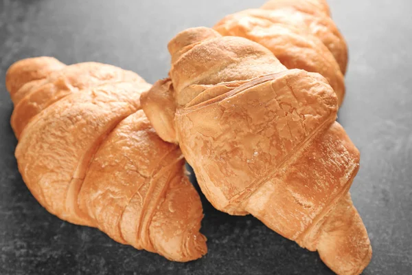 Läckra Croissanter Bord Närbild — Stockfoto
