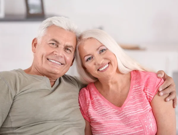 Mature couple in comfortable room — Stock Photo, Image