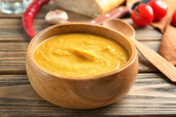 Ciotola di lenticchie fatte in casa zuppa di creme — Foto Stock