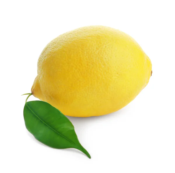 Limón fresco y maduro sobre fondo blanco — Foto de Stock