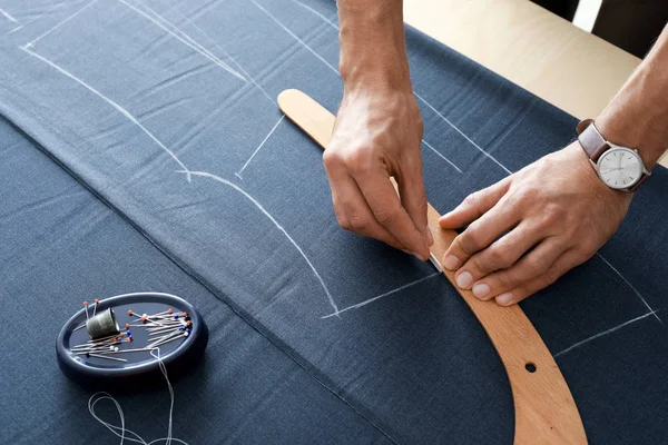 Joven Sastre Trabajando Con Textiles Primer Plano —  Fotos de Stock