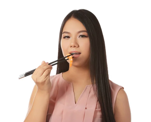 Beyaz arka plan üzerinde karides yemek güzel Asyalı kadın — Stok fotoğraf