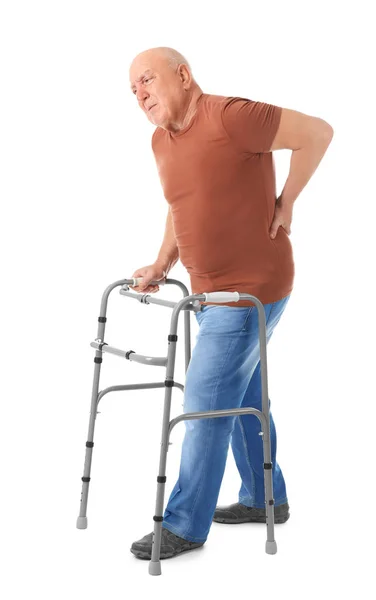 Oudere man met het frame lopen op witte achtergrond — Stockfoto